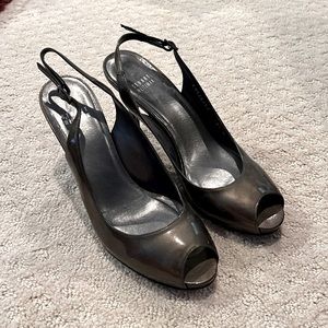 Stuart Weitzman olive/grey patent leather sling back heels